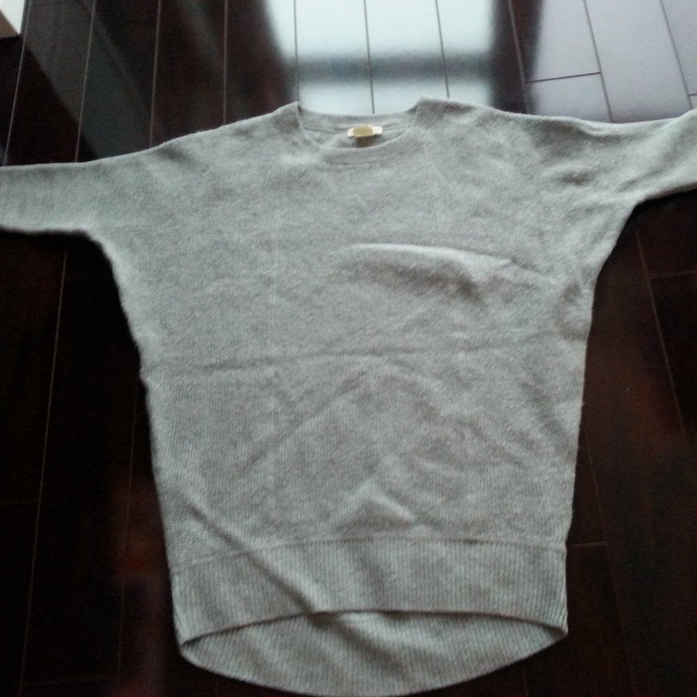 Club Monaco size XS gray sweater